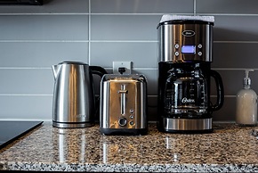 Altitude Suites Bay Street by Teristo Group