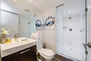 Altitude Suites Bay Street by Teristo Group