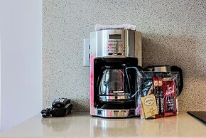 Altitude Suites Bay Street by Teristo Group