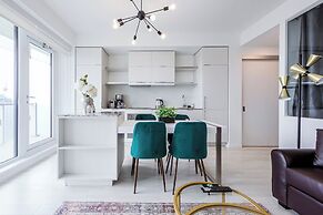 Altitude Suites Bay Street by Teristo Group