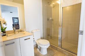 Altitude Suites Bay Street by Teristo Group