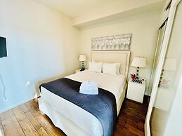 Altitude Suites Bay Street by Teristo Group