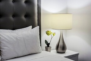 Altitude Suites Bay Street by Teristo Group