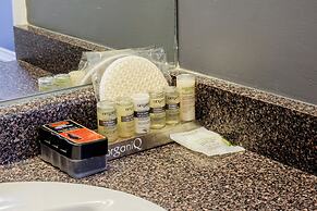 Altitude Suites Bay Street by Teristo Group