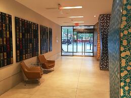 Altitude Suites Bay Street by Teristo Group