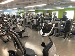 Altitude Suites Bay Street by Teristo Group