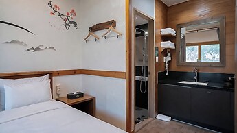 Jeonju Wangyijimil Hanok Hotel