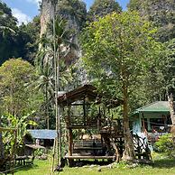 Chill Out Bar and Bungalows