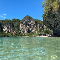 Chill Out Bar and Bungalows