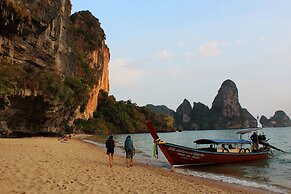 Chill Out Bar and Bungalows