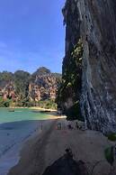 Chill Out Bar and Bungalows