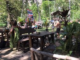 Chill Out Bar and Bungalows
