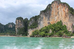 Chill Out Bar and Bungalows