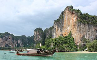 Chill Out Bar and Bungalows