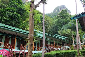 Chill Out Bar and Bungalows