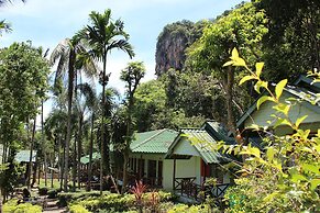 Chill Out Bar and Bungalows