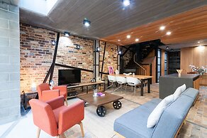 Executive Rental Style House