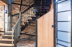 Executive Rental Style House