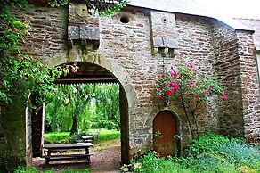 The Archeologist Home-Chateau Le Mur