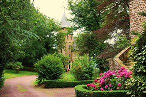 The Archeologist Home-Chateau Le Mur