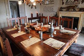 The Archeologist Home-Chateau Le Mur