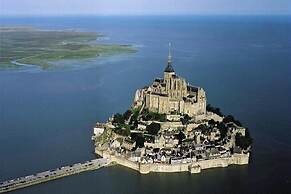 The Archeologist Home-Chateau Le Mur