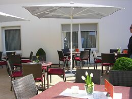 Amadis Hotel