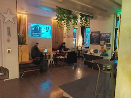 U Street Capsule Hostel