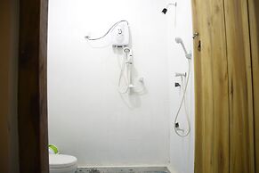 Eagle Resort Arugambay