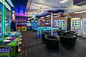 White Pines 1-BD Penthouse at Westgate - Tycoon