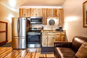 White Pines Prospector Square Studio Suite