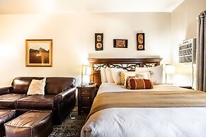 White Pines Prospector Square Studio Suite