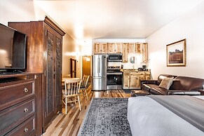 White Pines Prospector Square Studio Suite