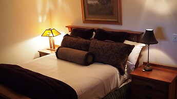 White Pines 5-Bedroom 5-Bath Luxury Home in Solamere Lower Deer Valley