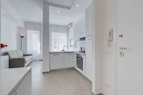Trastevere White Apartment