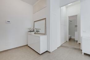 Trastevere White Apartment