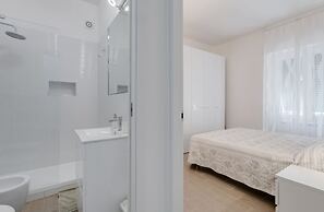 Trastevere White Apartment