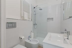 Trastevere White Apartment