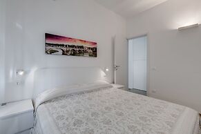 Trastevere White Apartment
