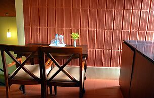 Kadkani Riverside Resort