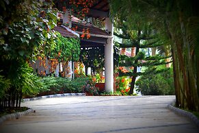 Kadkani Riverside Resort