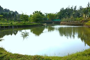 Kadkani Riverside Resort