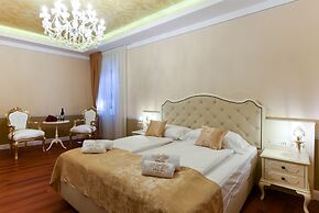 Central Square Heritage Hotel