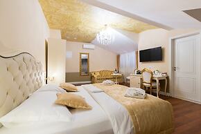 Central Square Heritage Hotel