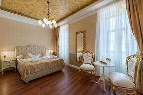 Central Square Heritage Hotel