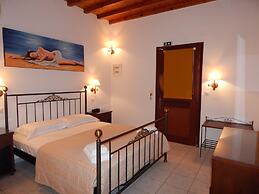 Tinos Suites & Apartments