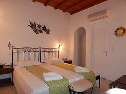 Tinos Suites & Apartments