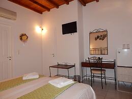 Tinos Suites & Apartments