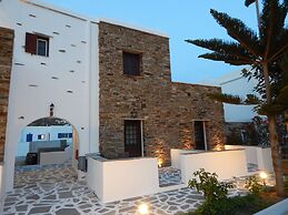 Tinos Suites & Apartments