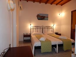 Tinos Suites & Apartments